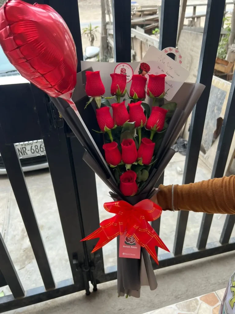 ramo de 12 rosas rojas