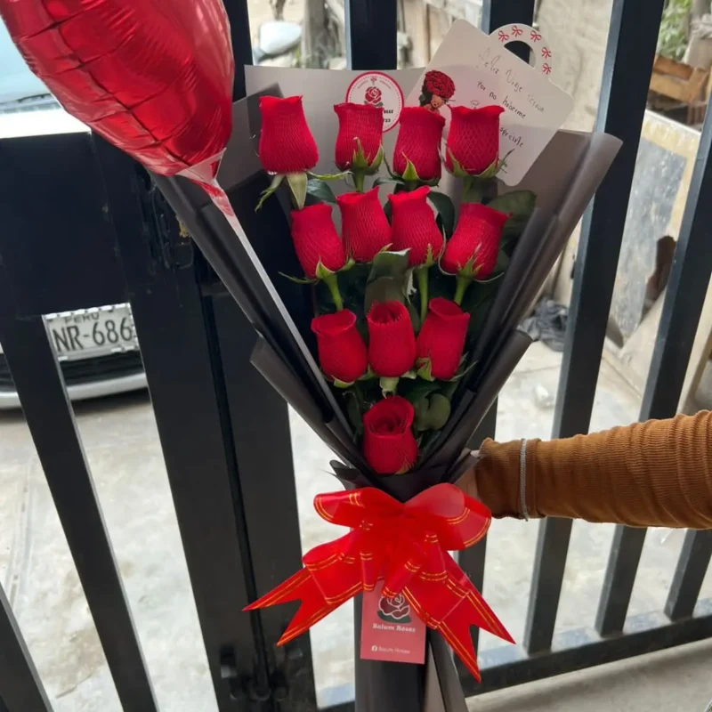 ramo de 12 rosas rojas