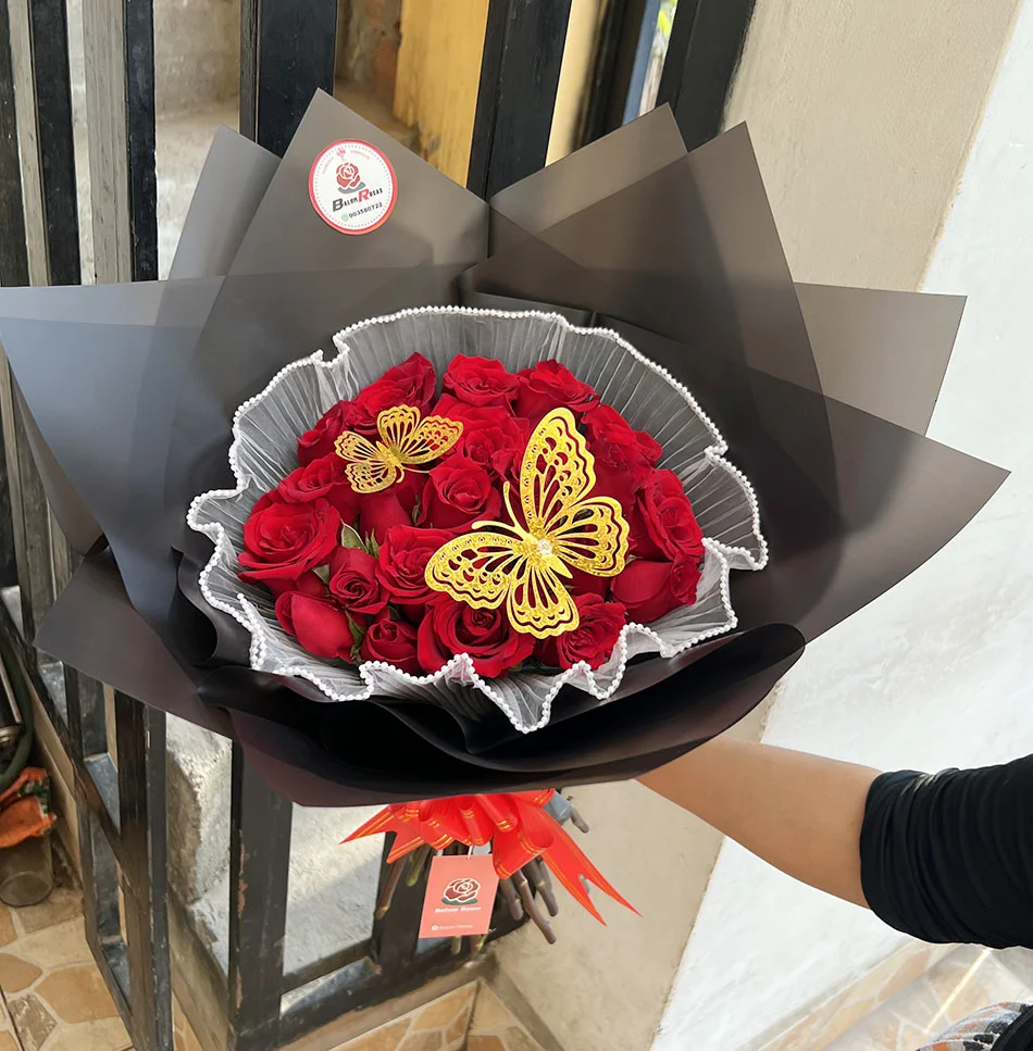 RAMO BUCHON DE 24 ROSAS