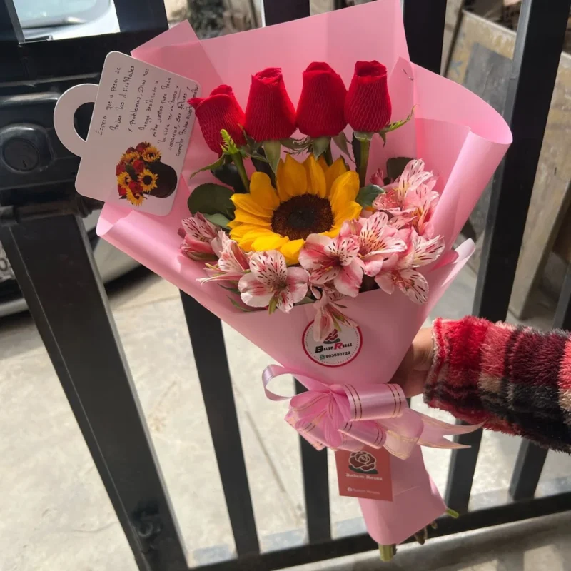 ramo de rosas con girasol